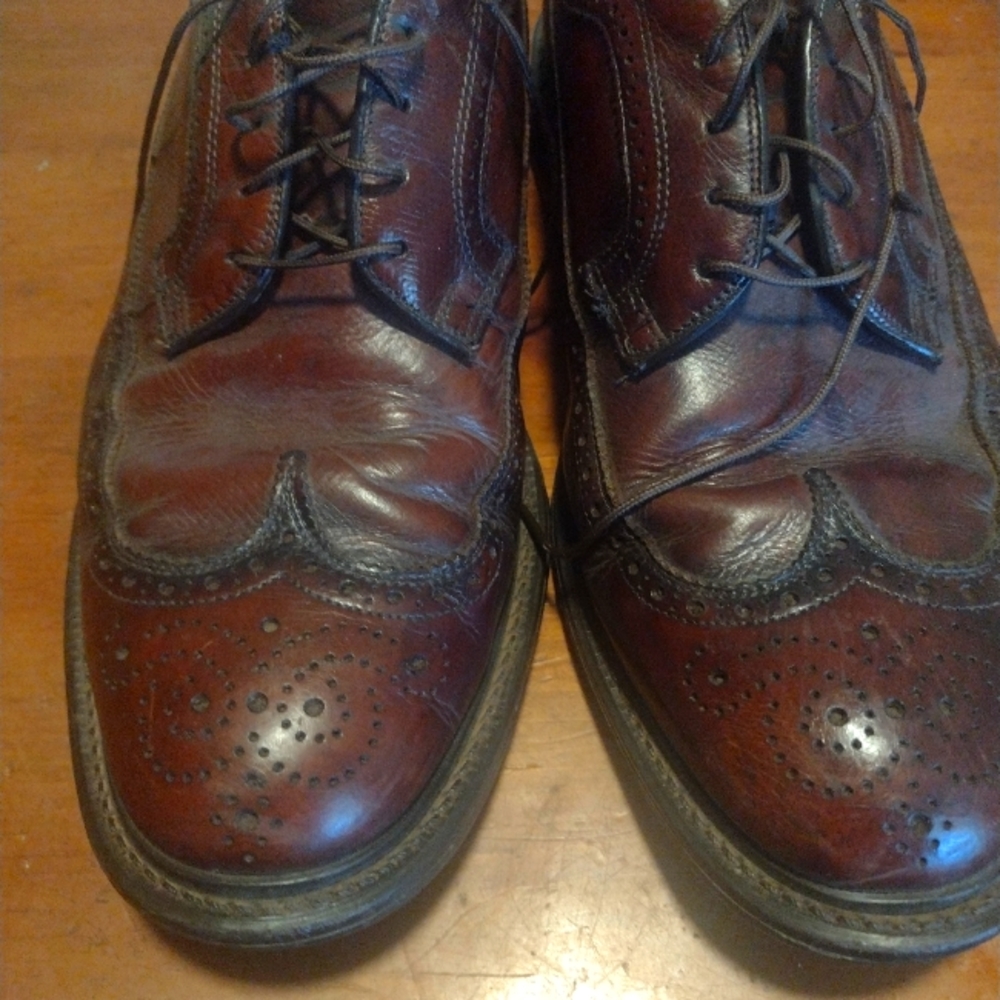 Men's leather dress shoes